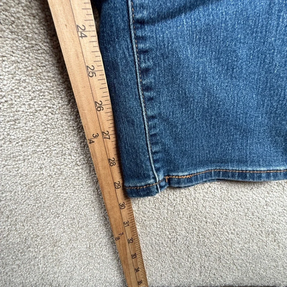 Levis 314 Shaping Straight Jeans Womens 30 Medium Wash Denim Blue Pants